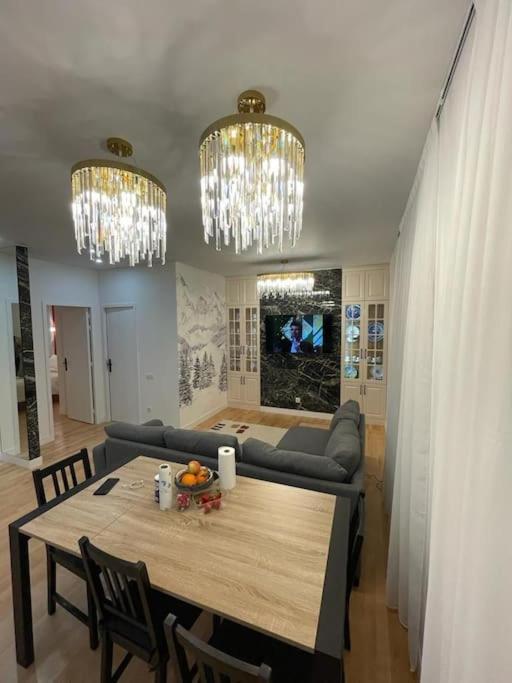 Confortable, Au Centre-Ville Сен-Клод Екстериор снимка